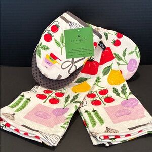 Kate Spade Fruit 🍎 and Vegetable 🥕 Print Towels (2) with Mini Mitts (2)